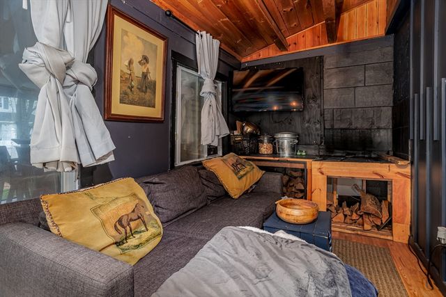 89 Boutelle St, Leominster, MA 01453