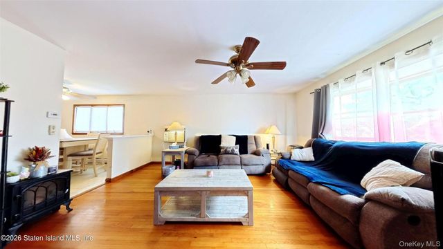 59 Zoe St, Staten Island, NY 10305