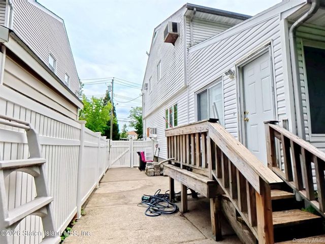 59 Zoe St, Staten Island, NY 10305