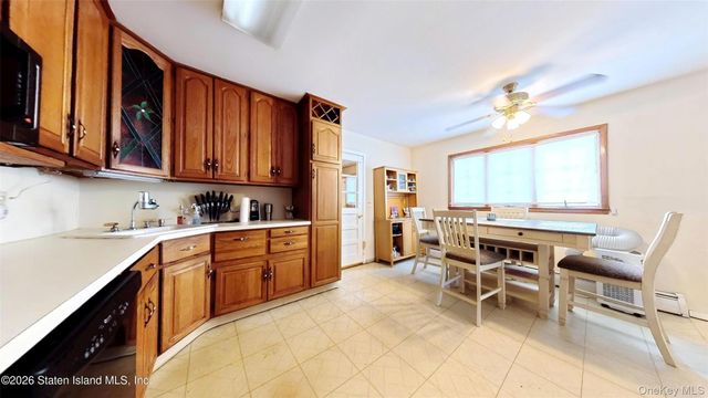 59 Zoe St, Staten Island, NY 10305