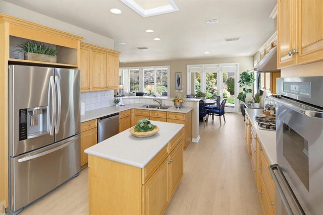 807 Carrousel Ct, Lincoln, CA 95648