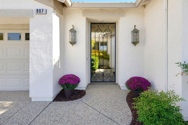 807 Carrousel Ct, Lincoln, CA 95648