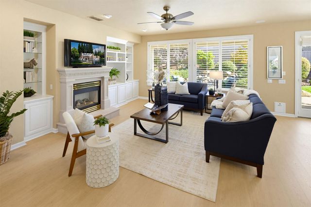 807 Carrousel Ct, Lincoln, CA 95648