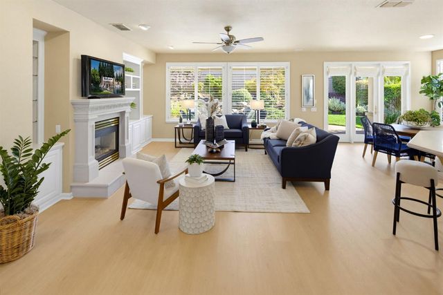 807 Carrousel Ct, Lincoln, CA 95648