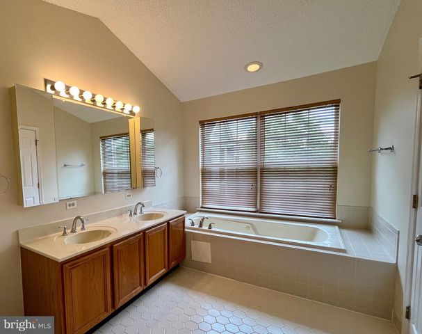 22 HALSTEAD PL, Princeton, NJ 08540