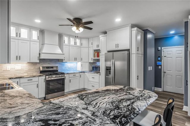 324 NW Bradford Street, Lee's Summit, MO 64064