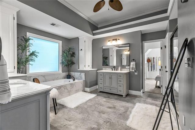 324 NW Bradford Street, Lee's Summit, MO 64064