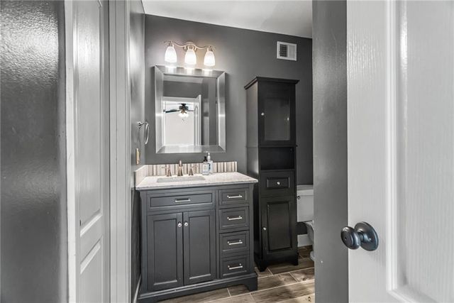 324 NW Bradford Street, Lee's Summit, MO 64064