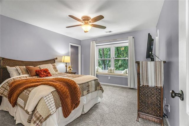 324 NW Bradford Street, Lee's Summit, MO 64064