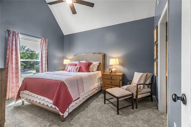324 NW Bradford Street, Lee's Summit, MO 64064