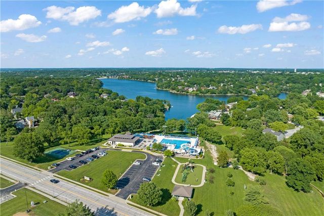 324 NW Bradford Street, Lee's Summit, MO 64064