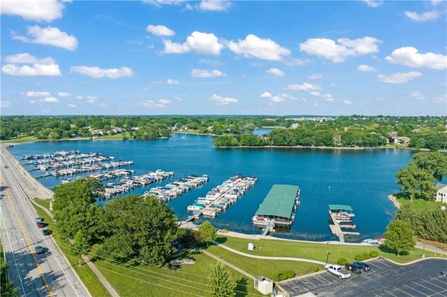 324 NW Bradford Street, Lee's Summit, MO 64064