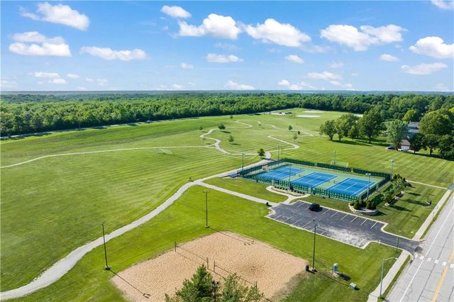324 NW Bradford Street, Lee's Summit, MO 64064