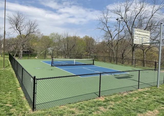 324 NW Bradford Street, Lee's Summit, MO 64064