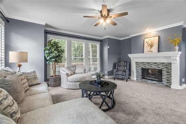 324 NW Bradford Street, Lee's Summit, MO 64064