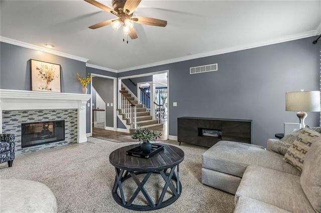 324 NW Bradford Street, Lee's Summit, MO 64064