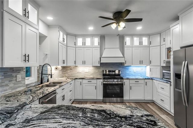 324 NW Bradford Street, Lee's Summit, MO 64064