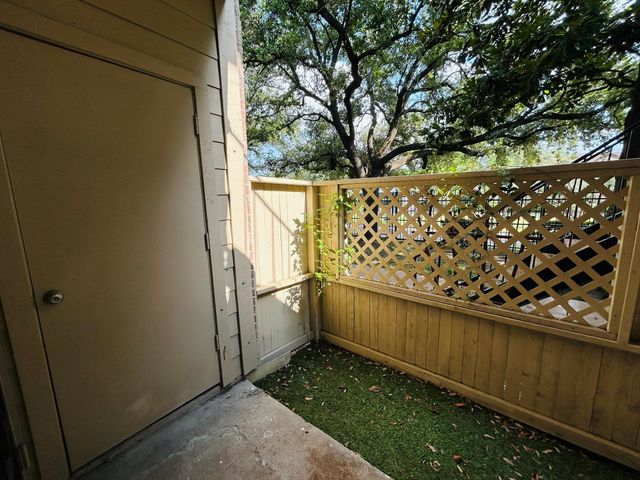 2121 El Paseo Street 1209, Houston, TX 77054