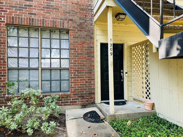 2121 El Paseo Street 1209, Houston, TX 77054