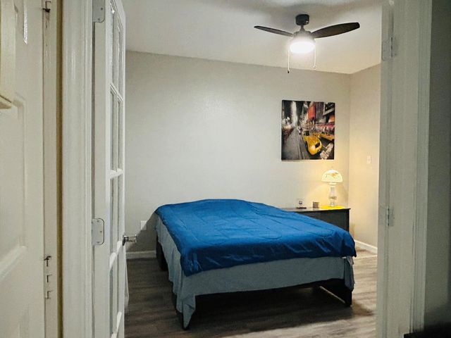 2121 El Paseo Street 1209, Houston, TX 77054