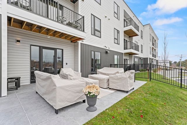 203 Lowell St 103, Wilmington, MA 01887