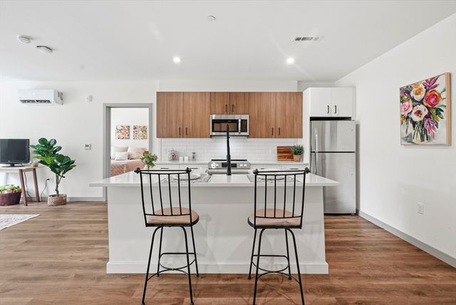 203 Lowell St 103, Wilmington, MA 01887
