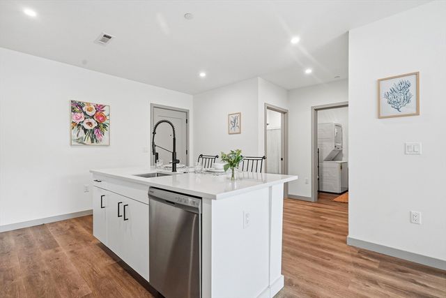 203 Lowell St 103, Wilmington, MA 01887