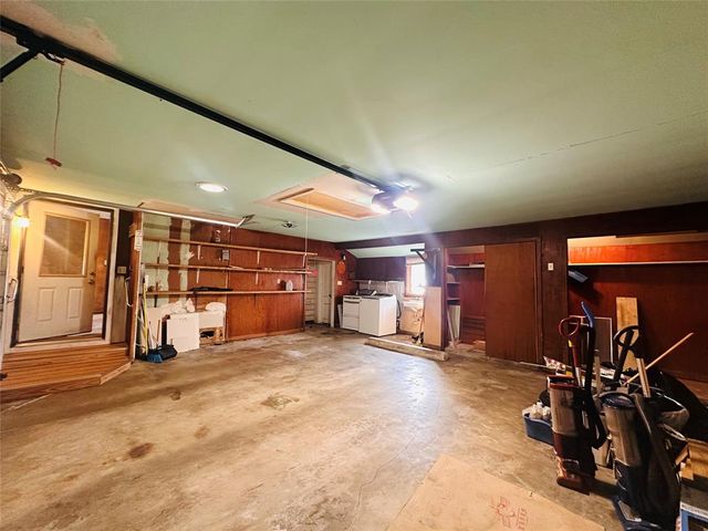 1019 E Gonzales Street, Yoakum, TX 77995