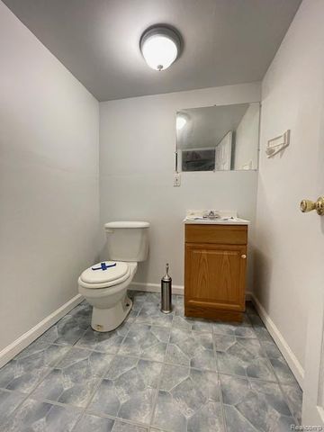 30885 LEE FRANK Lane, Madison Heights, MI 48071