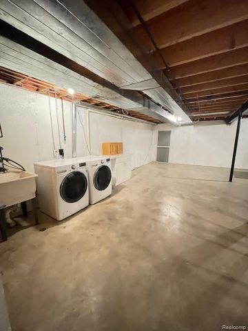 30885 LEE FRANK Lane, Madison Heights, MI 48071