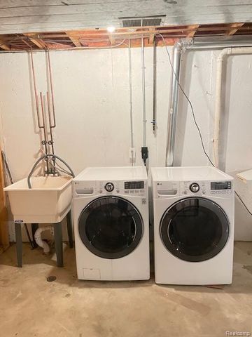 30885 LEE FRANK Lane, Madison Heights, MI 48071