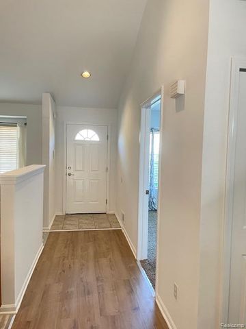 30885 LEE FRANK Lane, Madison Heights, MI 48071