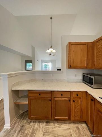 30885 LEE FRANK Lane, Madison Heights, MI 48071