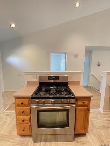 30885 LEE FRANK Lane, Madison Heights, MI 48071