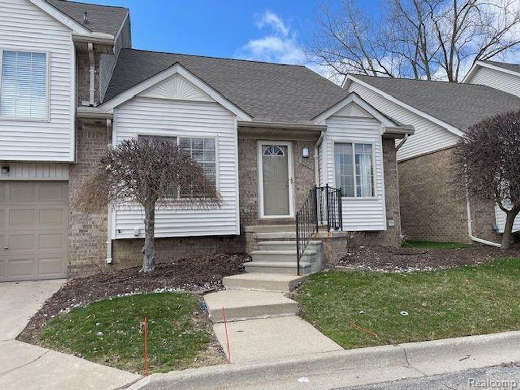 30885 LEE FRANK Lane, Madison Heights, MI 48071