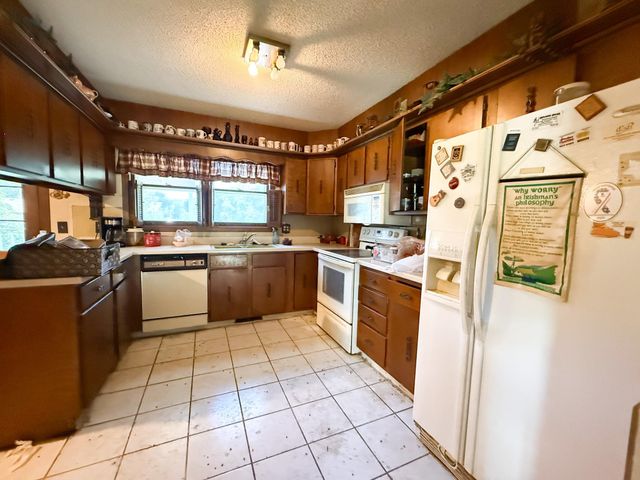 2644 E Ray Ave., Salina, KS 67401