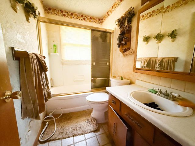 2644 E Ray Ave., Salina, KS 67401
