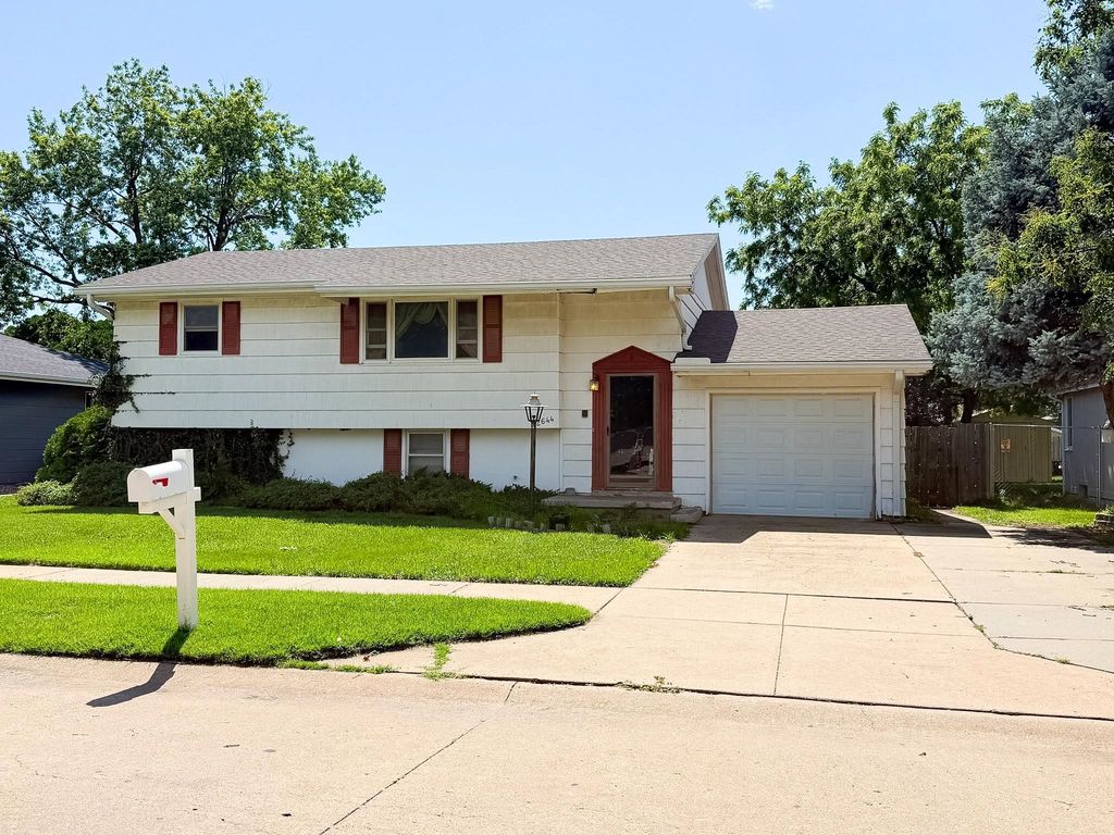 2644 E Ray Ave., Salina, KS 67401