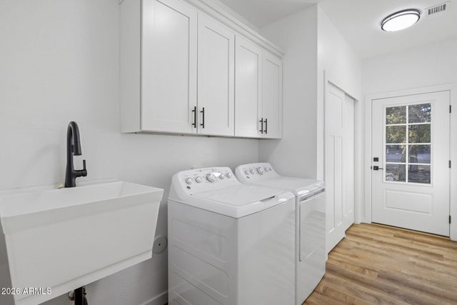 2225 ROUNDABOUT Way, Overgaard, AZ 85933