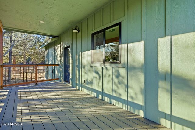 2225 ROUNDABOUT Way, Overgaard, AZ 85933