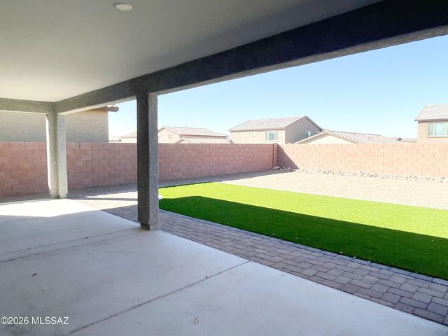 8010 S Golden Bell Drive, Tucson, AZ 85717