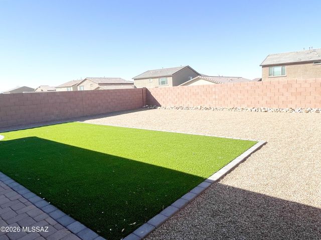 8010 S Golden Bell Drive, Tucson, AZ 85717