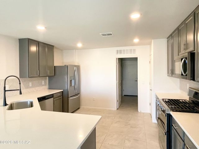 8010 S Golden Bell Drive, Tucson, AZ 85717