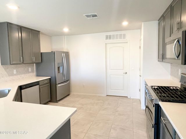 8010 S Golden Bell Drive, Tucson, AZ 85717