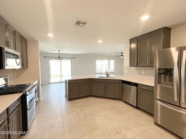 8010 S Golden Bell Drive, Tucson, AZ 85717