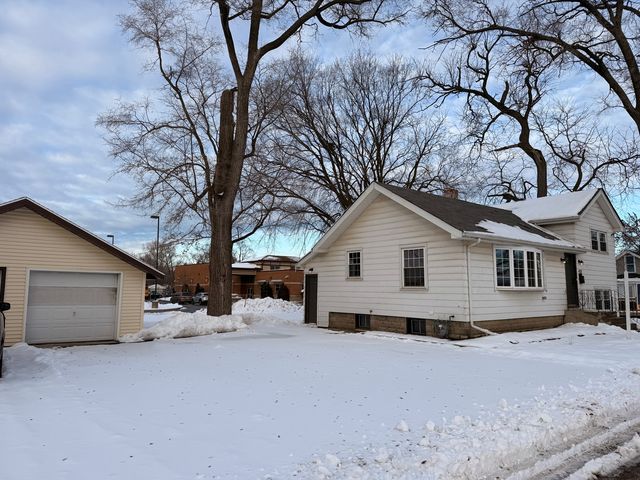 428 E 156th Place, South Holland, IL 60473