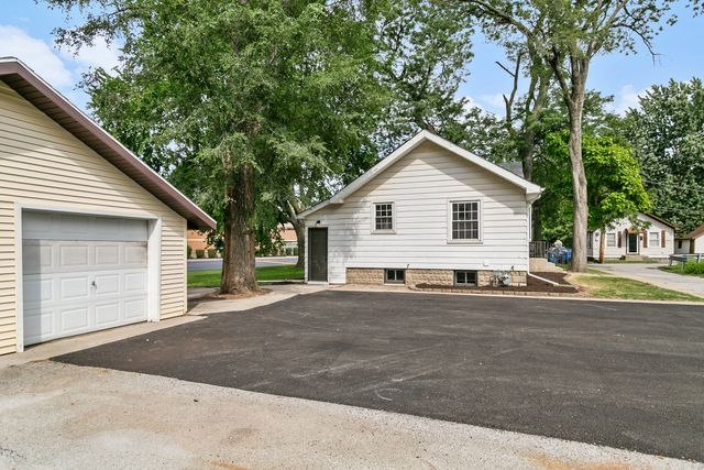 428 E 156th Place, South Holland, IL 60473