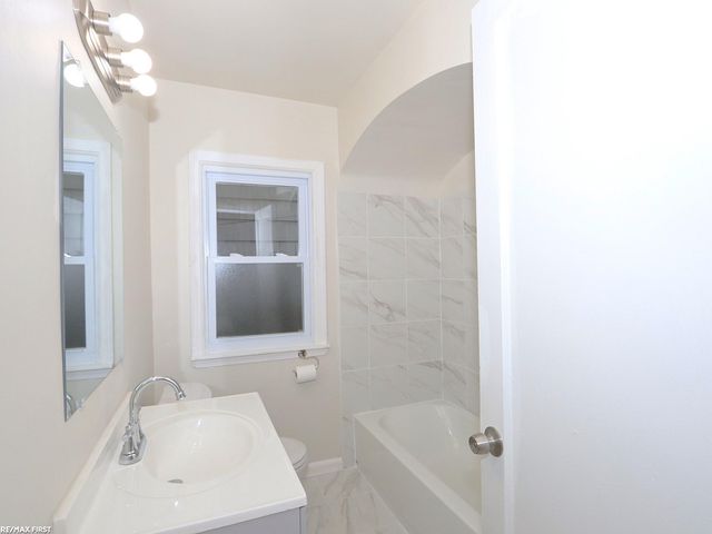 18954 Kingsville Street, Harper Woods, MI 48225