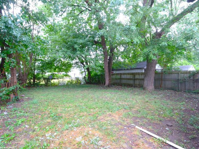 18954 Kingsville Street, Harper Woods, MI 48225
