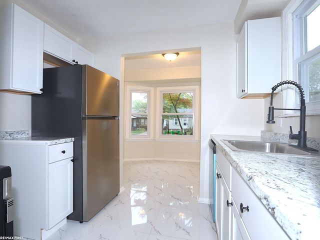 18954 Kingsville Street, Harper Woods, MI 48225
